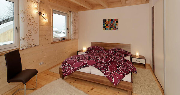 Schlafzimmer mit Doppelbett - Ferienhaus in Bayern